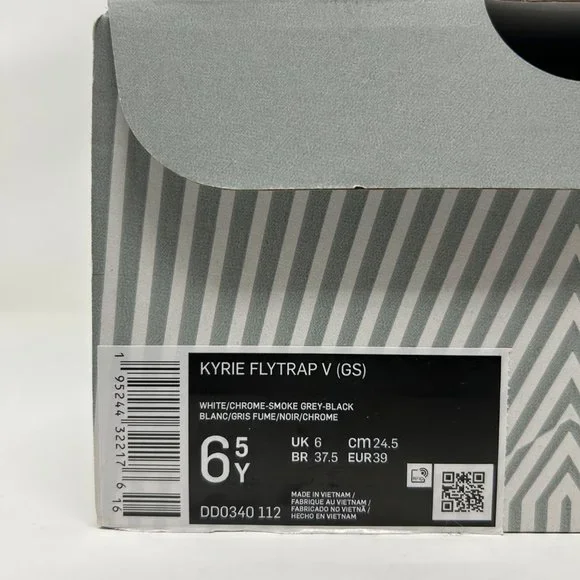 Kyrie Flystrap V (GS) - Picture 6 of 7
